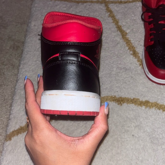 Jordan ones black and red mid US 8 mens - Picture 5 of 6